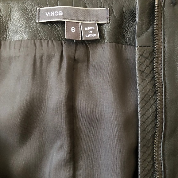 ✨RARE✨ VINCE Snake-Embossed Leather Skirt - Size 6 - Picture 9 of 11